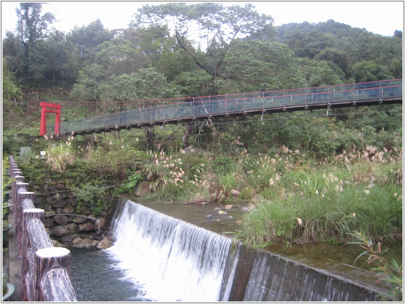 2012-12-01 16-35-53大雪山社區吊橋.JPG